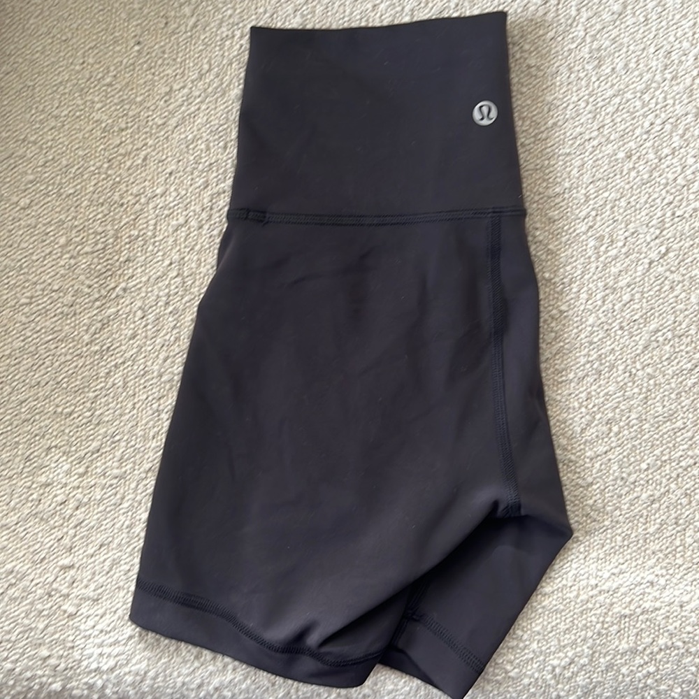 SOLD Lululemon Wunder train 6” shorts